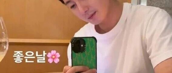 丁一宇晒照疑似官宣恋情 两人用情侣手机壳互拍