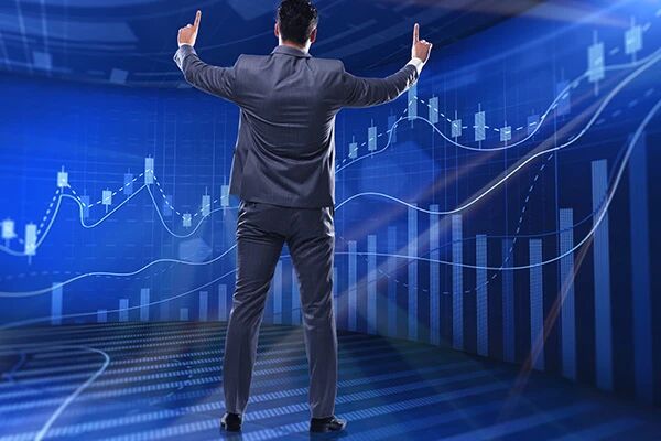 沪深300创近5年新高 两市成交额再超万亿元