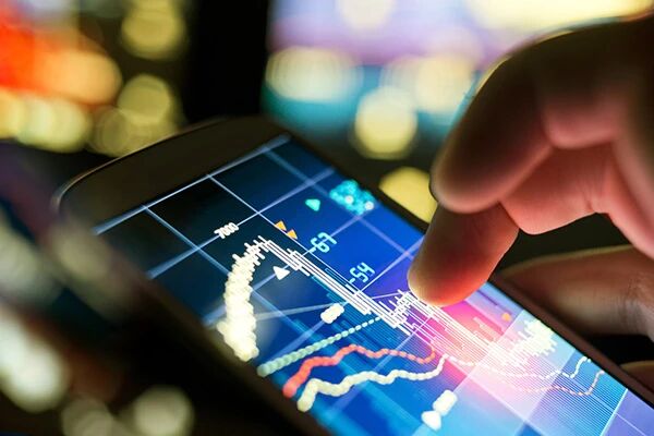 创业板指跌逾3% 北向资金净流出超百亿元