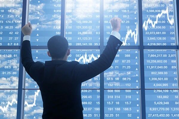 三大股指单边上行 创业板指大涨近4%