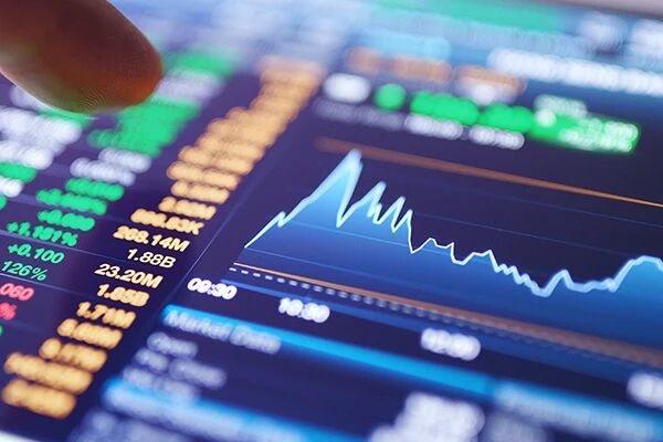 沪指窄幅盘整微跌0.01% 酒业股掀涨停潮