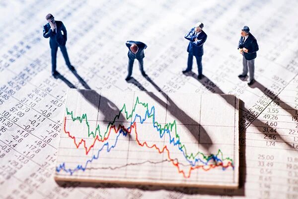 三大股指早盘全线飘绿 绿色电力板块涨幅居前