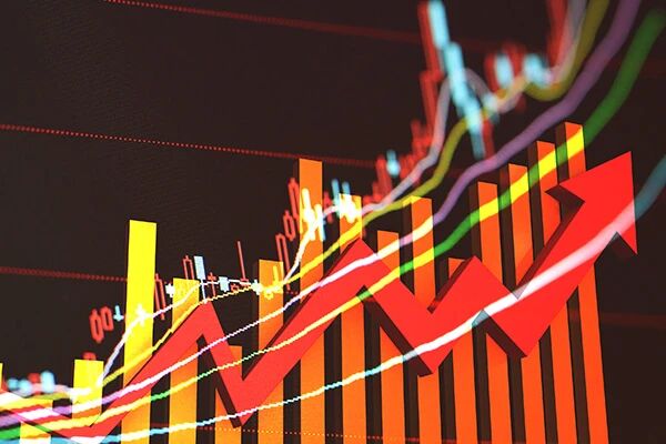 创业板指半日涨3.69% 沪深两市成交额再破万亿元