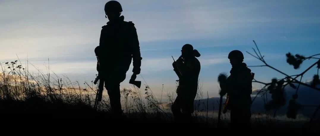 刚刚，俄被踢出结算系统！多国与俄互关领空！美无人机也出现了？乌11万难民入波兰