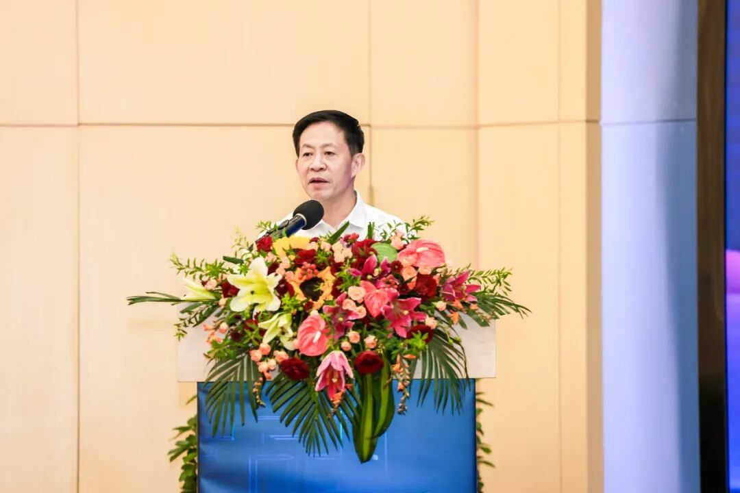 江苏省政协副主席、民盟江苏省委主委南京中医药大学校长胡刚