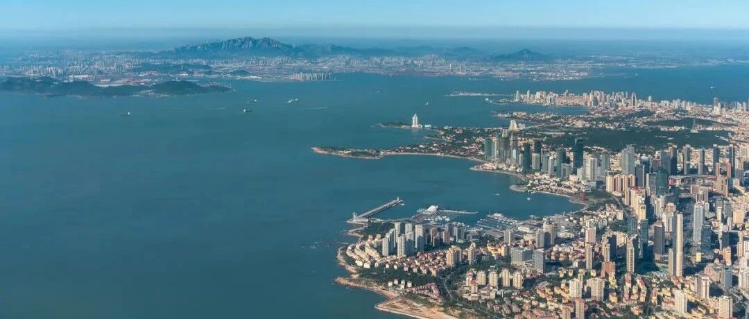 中国醉爽的城市，一口啤酒，一眼大海