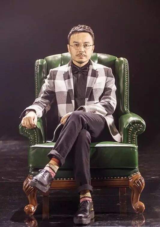 他是隐形的人脉王没背景没学历没颜值全凭一张嘴