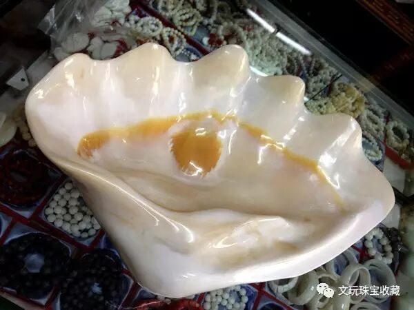 随着砗磲饰品越来越受欢迎,商家也意识到这一点,上调价格.