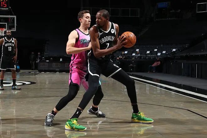 籃網“三巨頭”終於獲得合體後首勝	！“歐文+杜蘭特”末節苦戰險勝熱火	
！（歐文籃網最高分比賽）