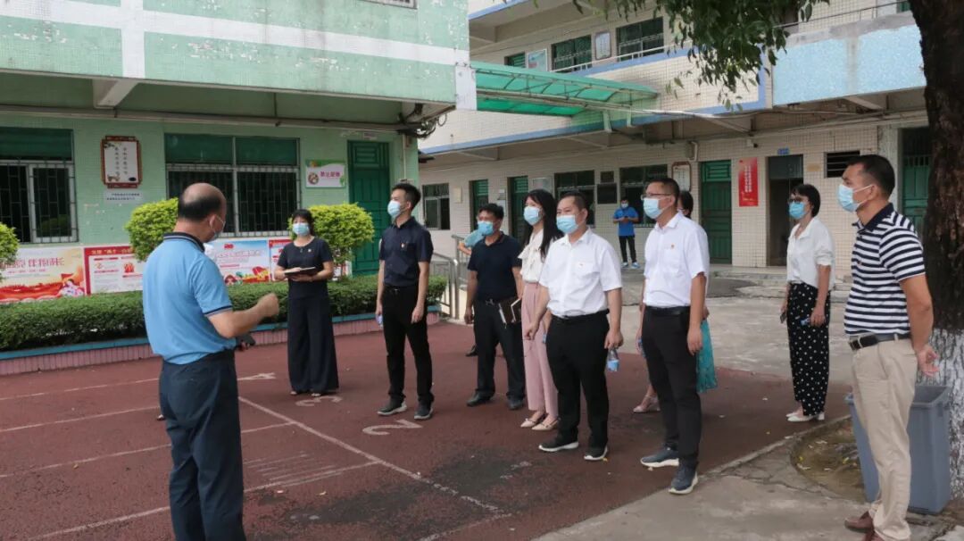 龙溪第二中学新校区正式揭牌,县领导,街道主要领导参与揭牌并督导疫情