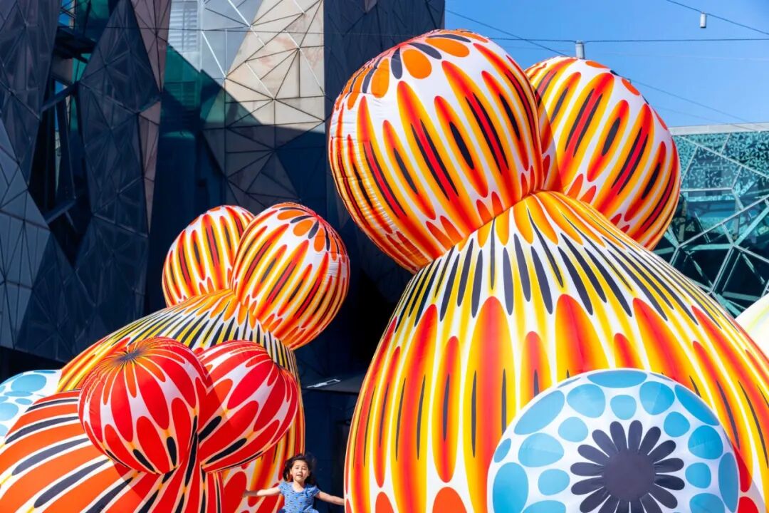 eness带来的充气雕塑有点可爱