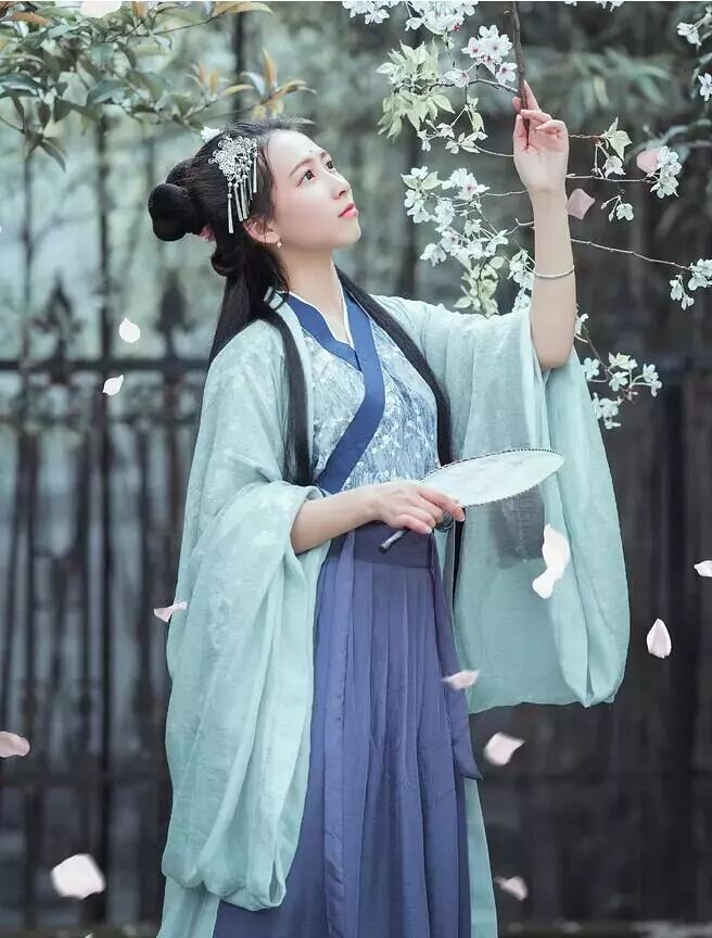 大家觉得面相算命准吗_算命的说我面相好啥意思_算命人不愿给面相好的人说