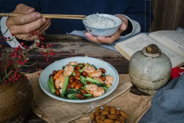 荤腥指什么_荤腥指什么_荤腥指什么