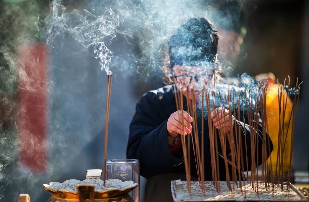 香火突然熄灭预示邪物缠身？