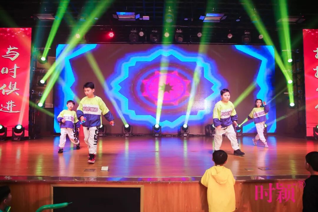 没错，这就是我们家的年会(图33)