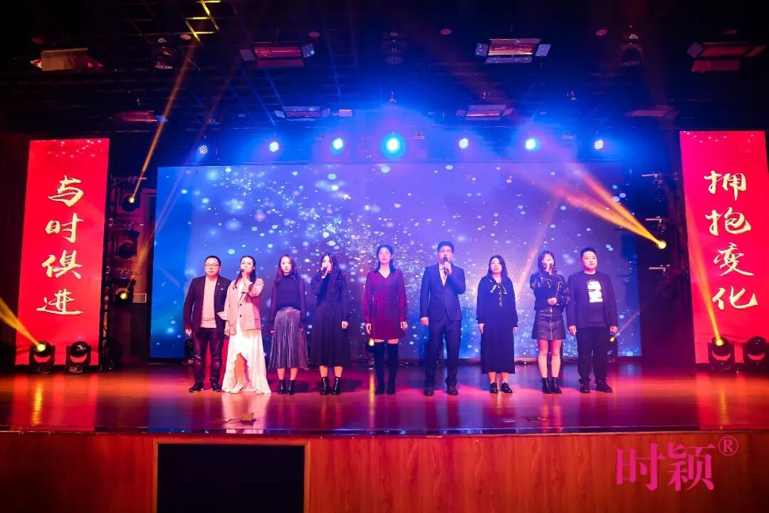 没错，这就是我们家的年会(图31)