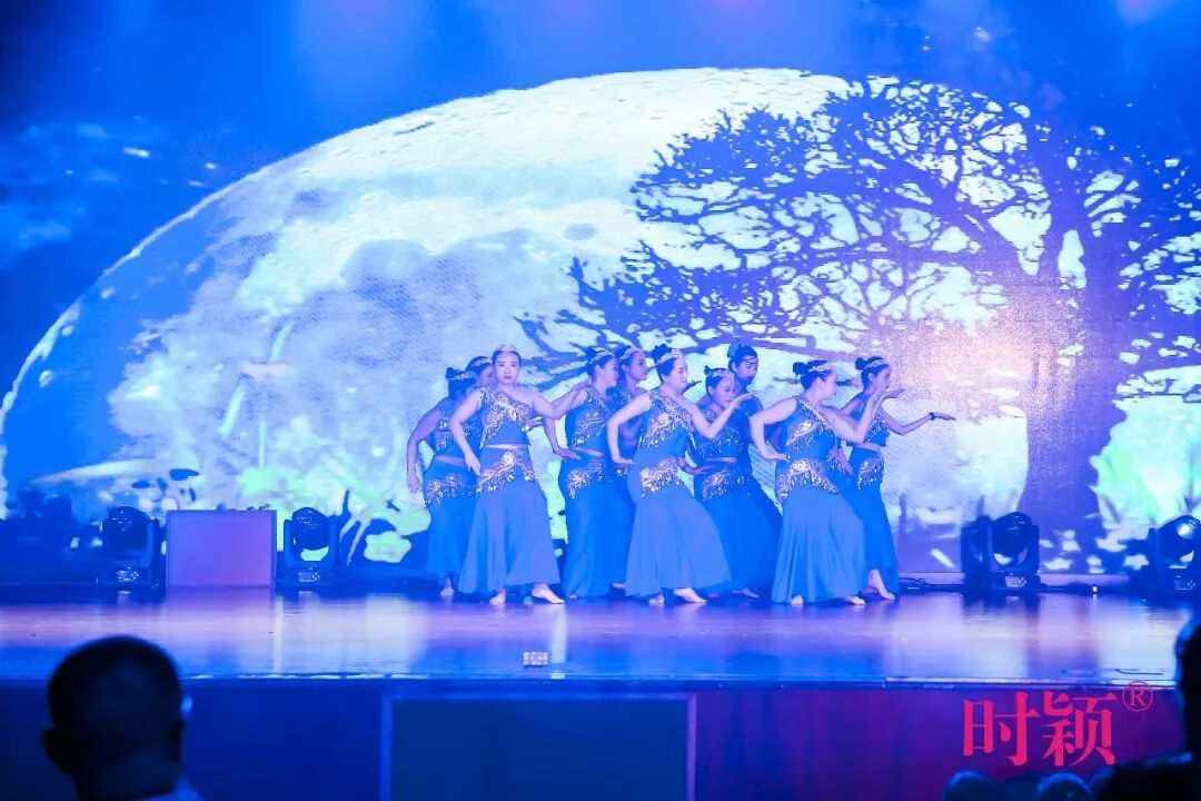 没错，这就是我们家的年会(图39)