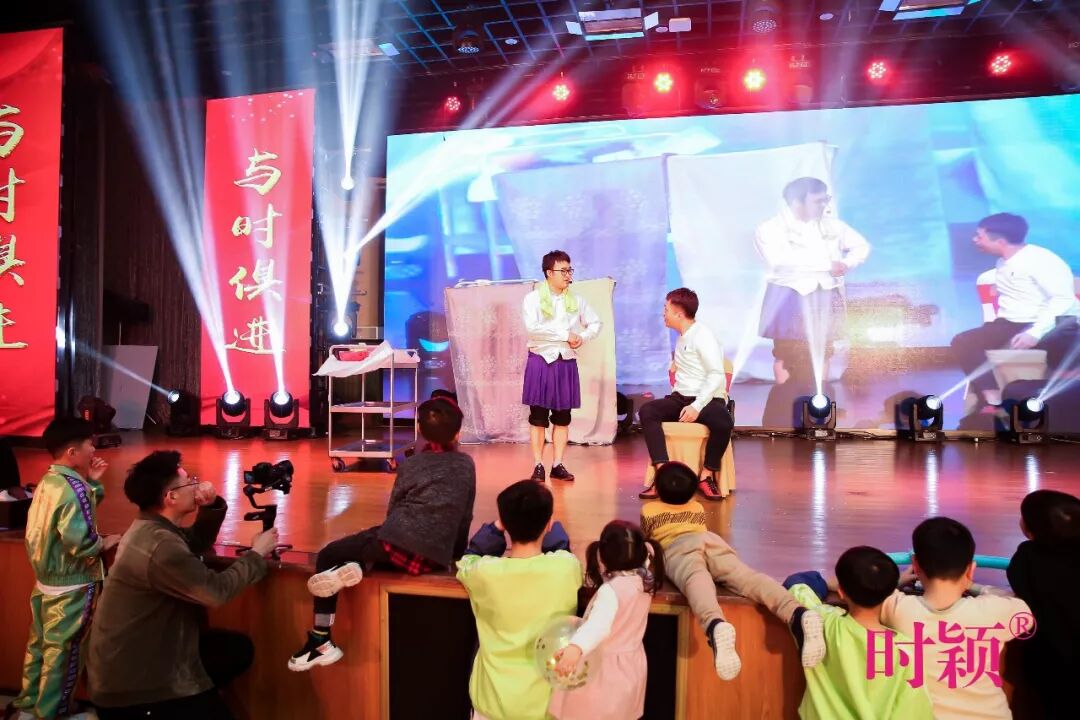 没错，这就是我们家的年会(图35)