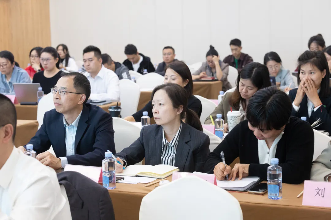 聚焦 | 华神科技举办新《公司法》专题培训,深化员工法律意识与合规文化 聚焦 | 华神科技举办新《公司法》专题培训,深化员工法律意识与合规文化