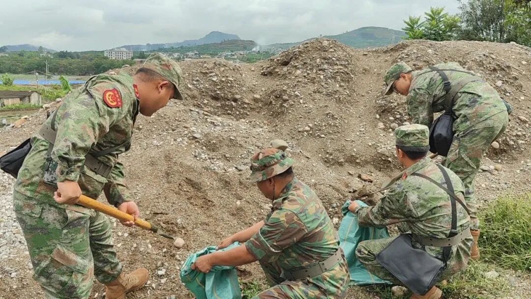 民兵抢险 (2).jpg