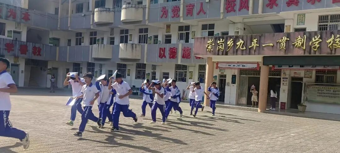 天生桥中学演练照片.jpg