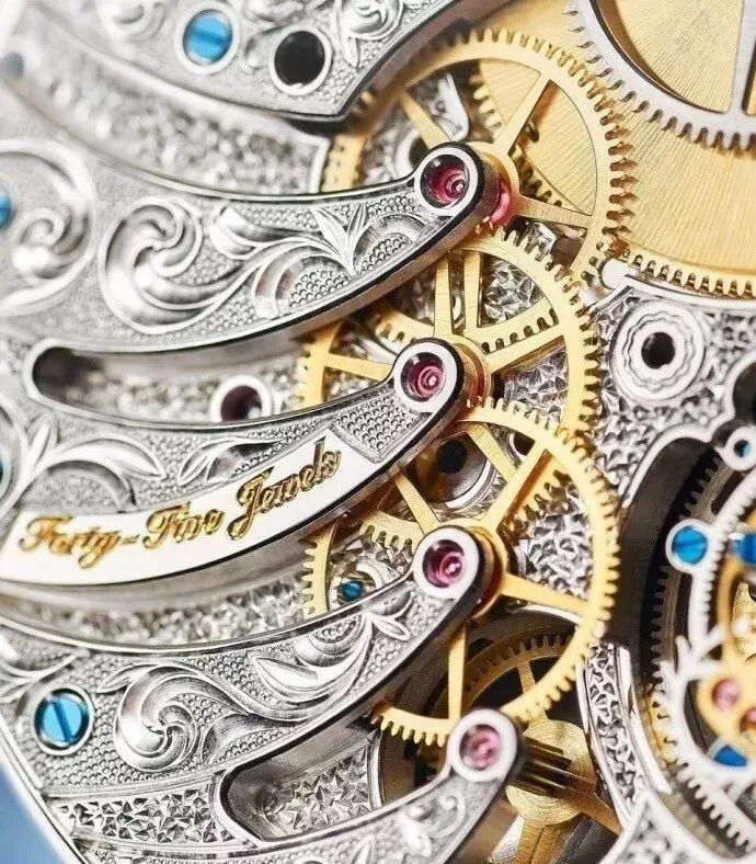 手表里用镊子才能夹起来的超小零件，在机床上是怎么加工的？的图1