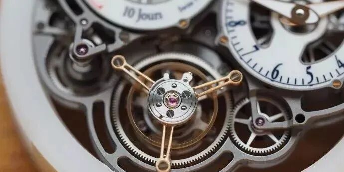 手表里用镊子才能夹起来的超小零件，在机床上是怎么加工的？的图2