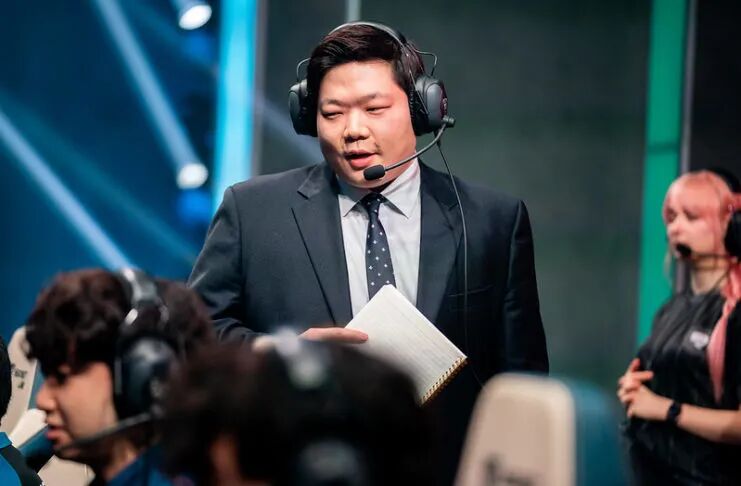 称其自导自演卸任事件随后被媒体开锤而当时的金教练表示自己并不知情