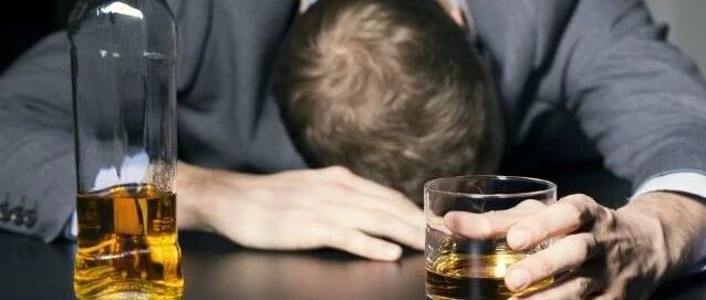 “1天1杯，1周7杯”还是“1周1次，1次7杯”？哪种喝法更易患癌症？