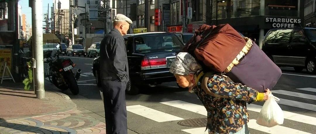 79岁老人搬快递猝死：这个动作，对3类人尤其致命