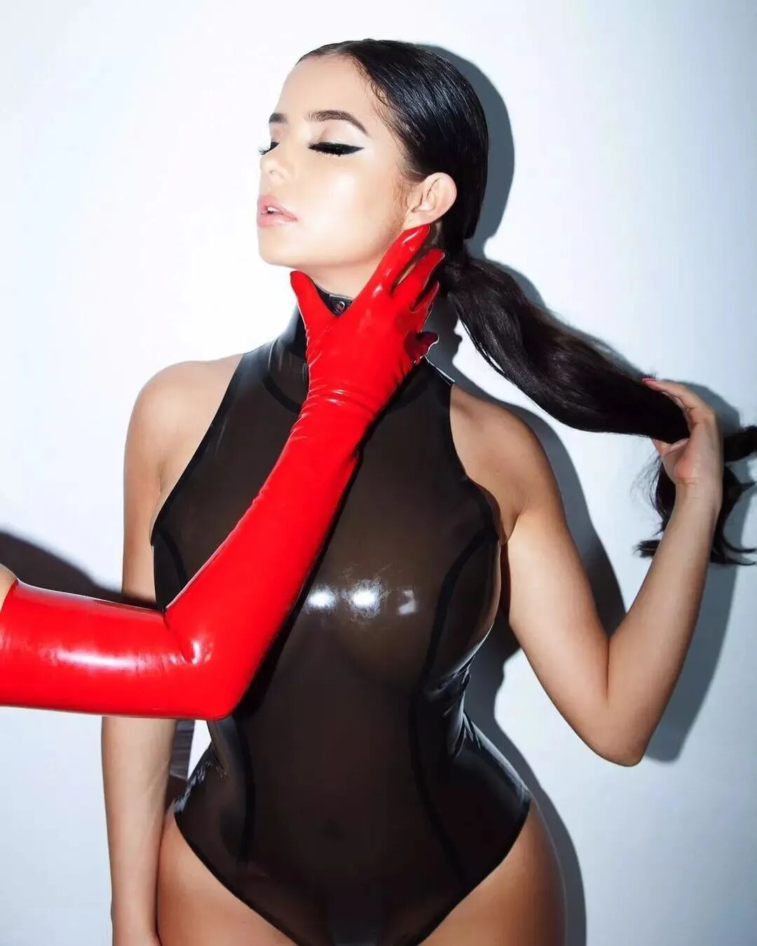 【美女】号称“全球靠胸打碟第一人”！Cosplay玩到飞起 深度球鞋爱好者 直男鼻血止不住（组图） - 81