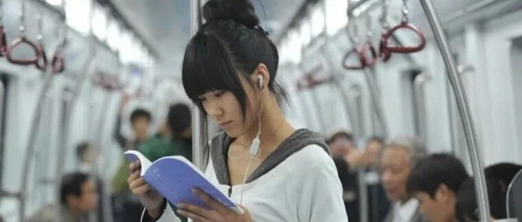 工作压力大到睡不着，30岁小伙每晚用这个办法助眠，结果悲剧了！医生说，越来越多年轻人中招