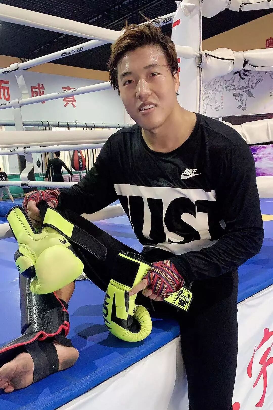 郝光华为了调节身体,适应高强度的比赛,他整整备战了两个月.