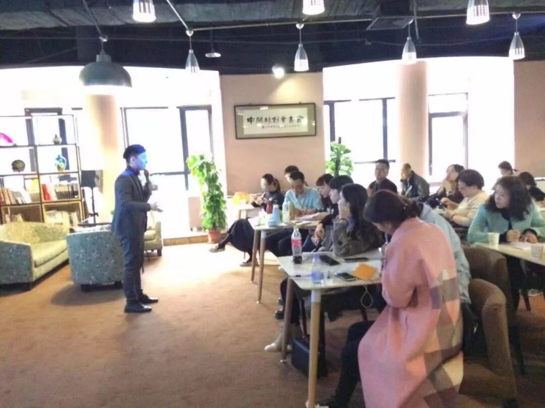 抖音app靠什么赚钱_在家玩抖音赚钱_抖音主播靠什么赚钱