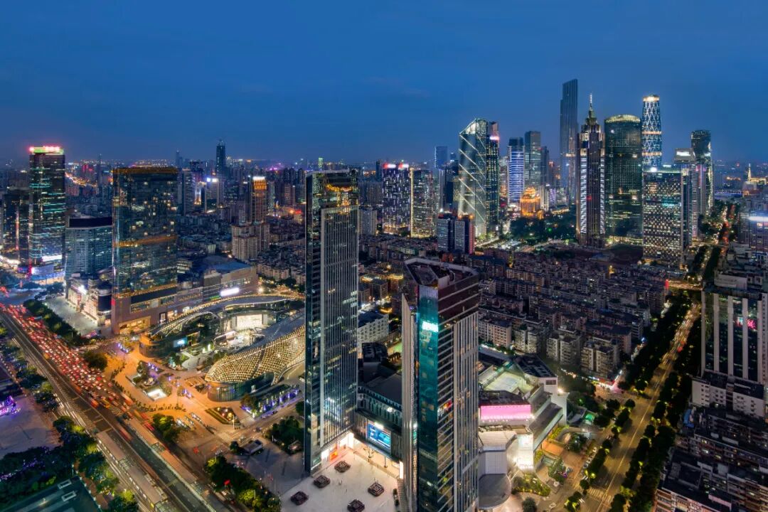 广州天河城是中国内地第一个shopping mall,它"把北京路搬进了天河城