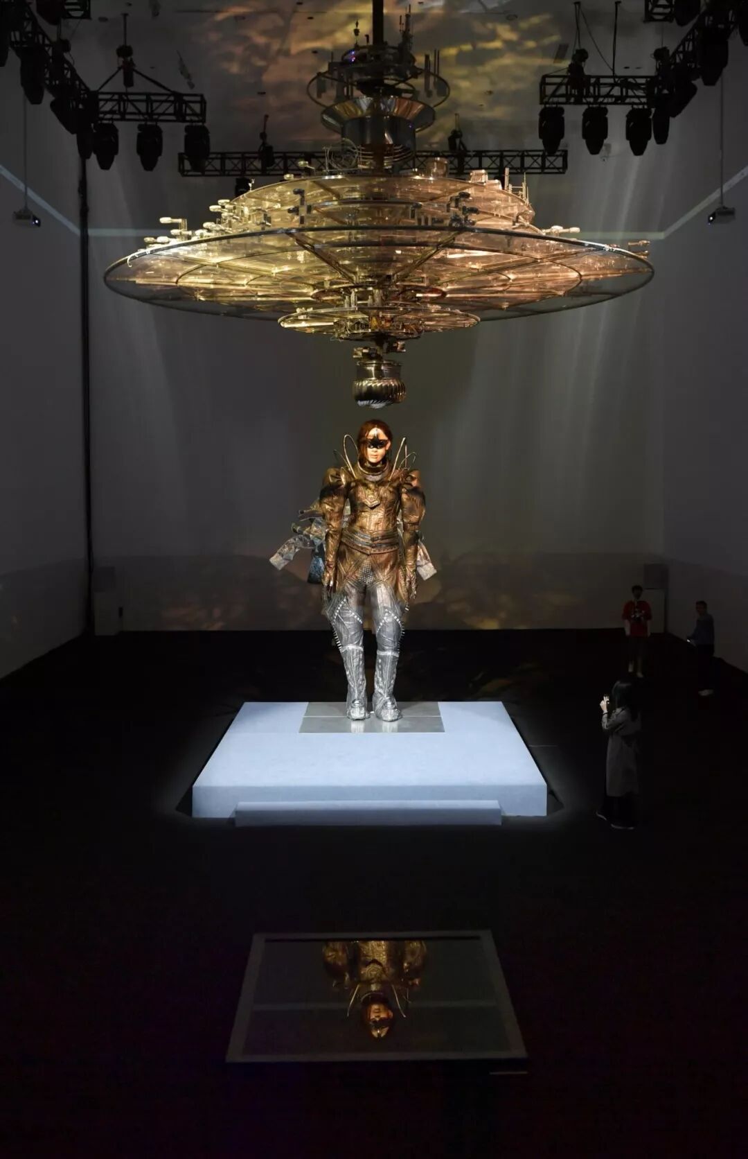 叶锦添:全观 - mana - 全球新媒体艺术平台 - 艺术/设计/科技/跨界