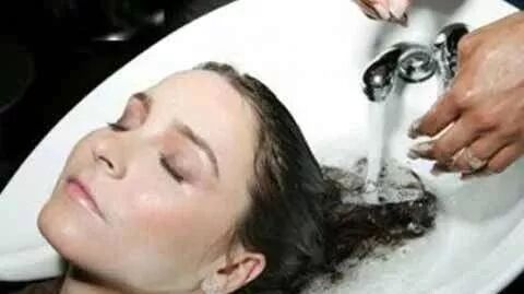 头发两天不洗就出油是怎么回事，该如何解决？