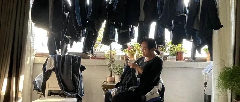 学生校服挂满班主任家阳台！“亲妈式关爱”没错了