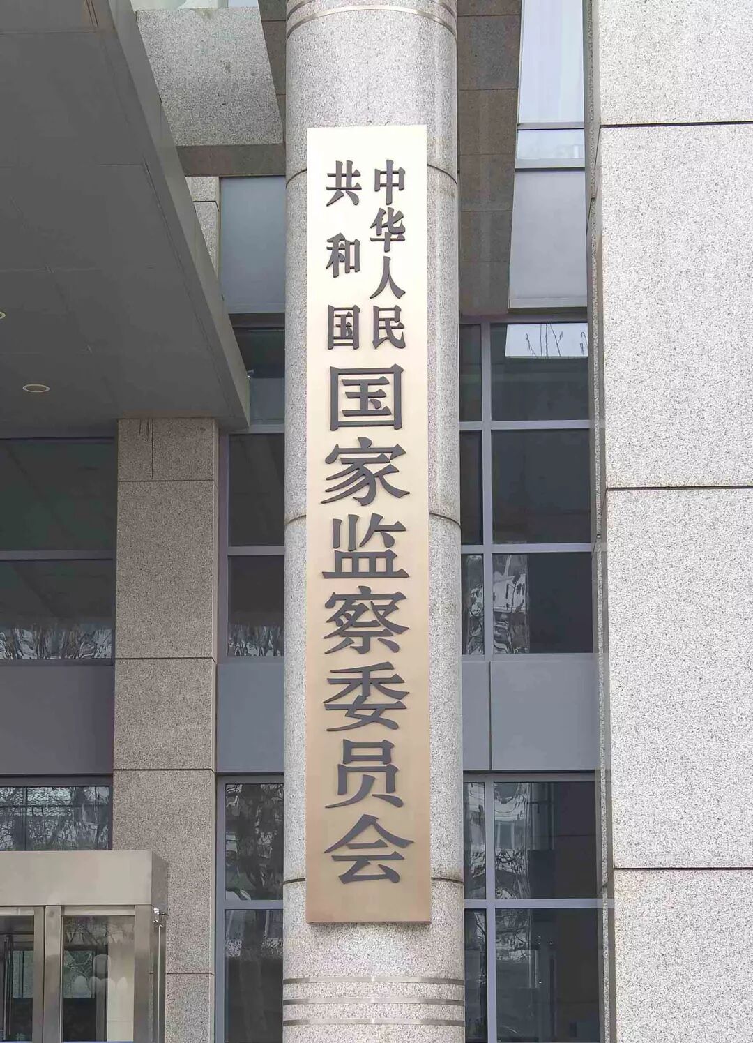 



人民日报社评出2018国内十大新闻
