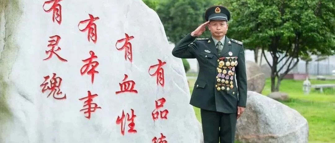 二等功！三写延期服役申请，这个“半百兵王”火了！