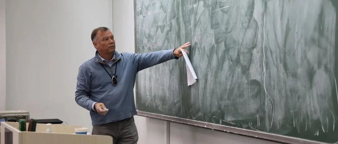 清华“混沌且深邃”的板书火了！