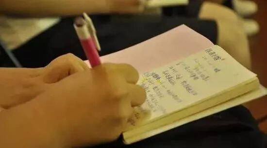 至少有一半的孩子在“假努力”，家长在“假关心”！学生和家长都该看看