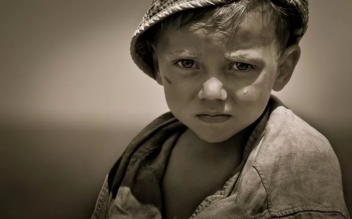 战争中的孩子图片哭泣图片