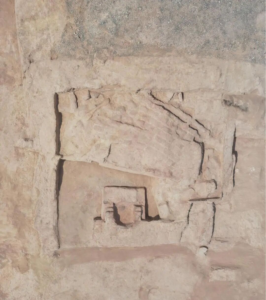 图10 Ⅹ号建筑（拱形遗迹）.JPG