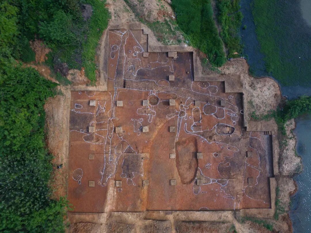 图十一  小嘴发掘区航拍.jpg