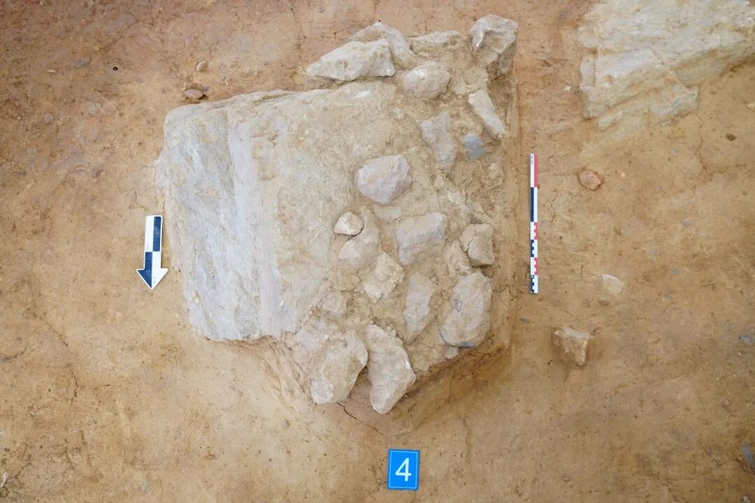 2024年度石构遗迹中部所见的大型石块(1).jpg