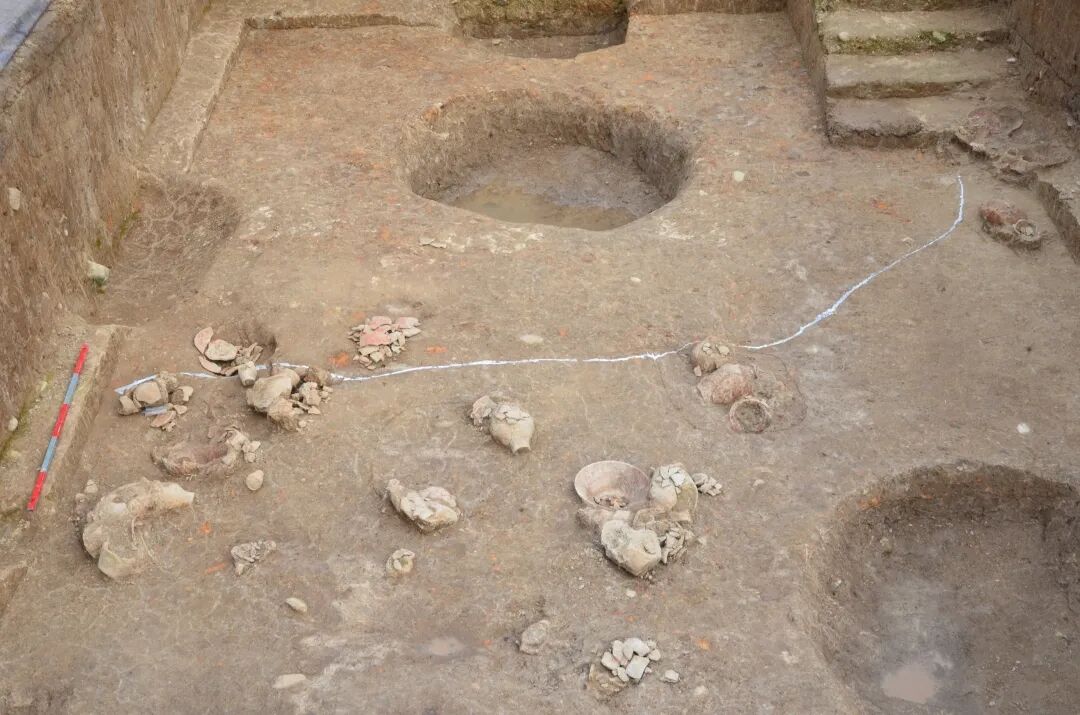 图7  红烧土广场遗迹（由南向北）.JPG