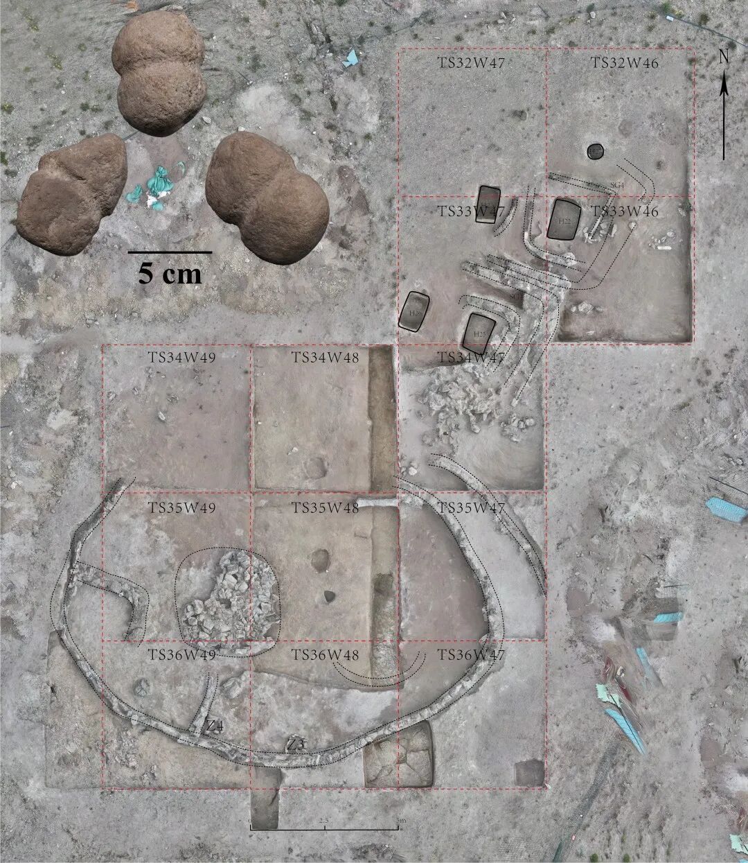 图16 玛不错第四期石构4及其网坠(1).jpg