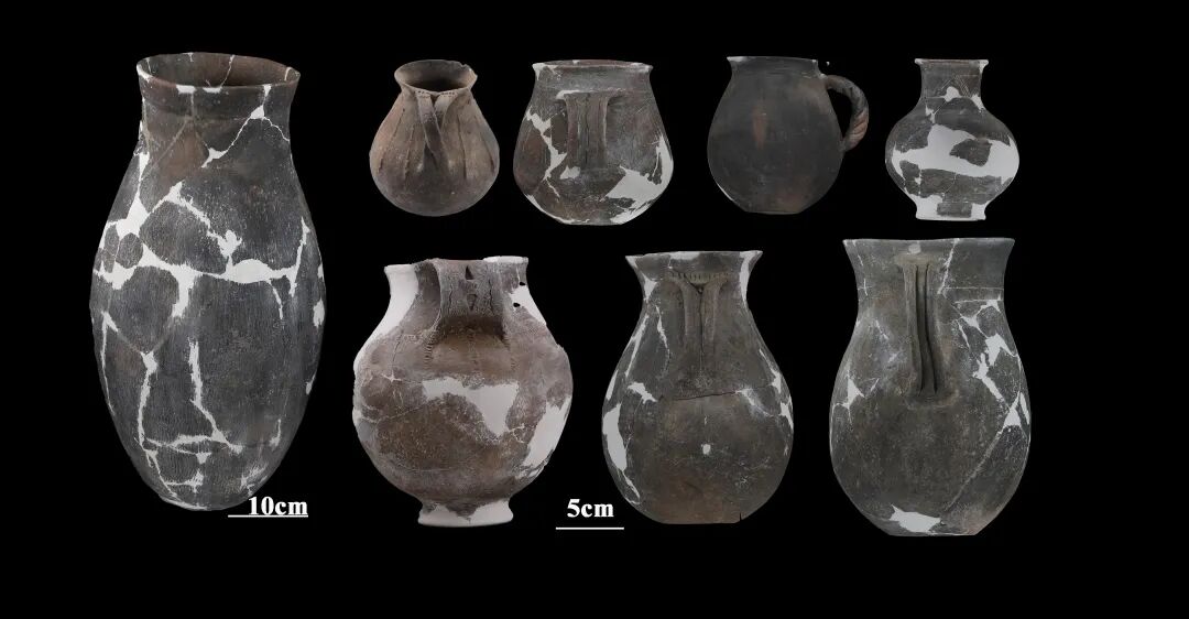 图12 玛不错第二期典型陶器.jpg