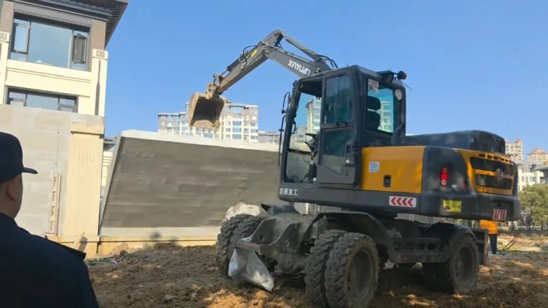 快速响应！蚌埠城管处置一起违建行为